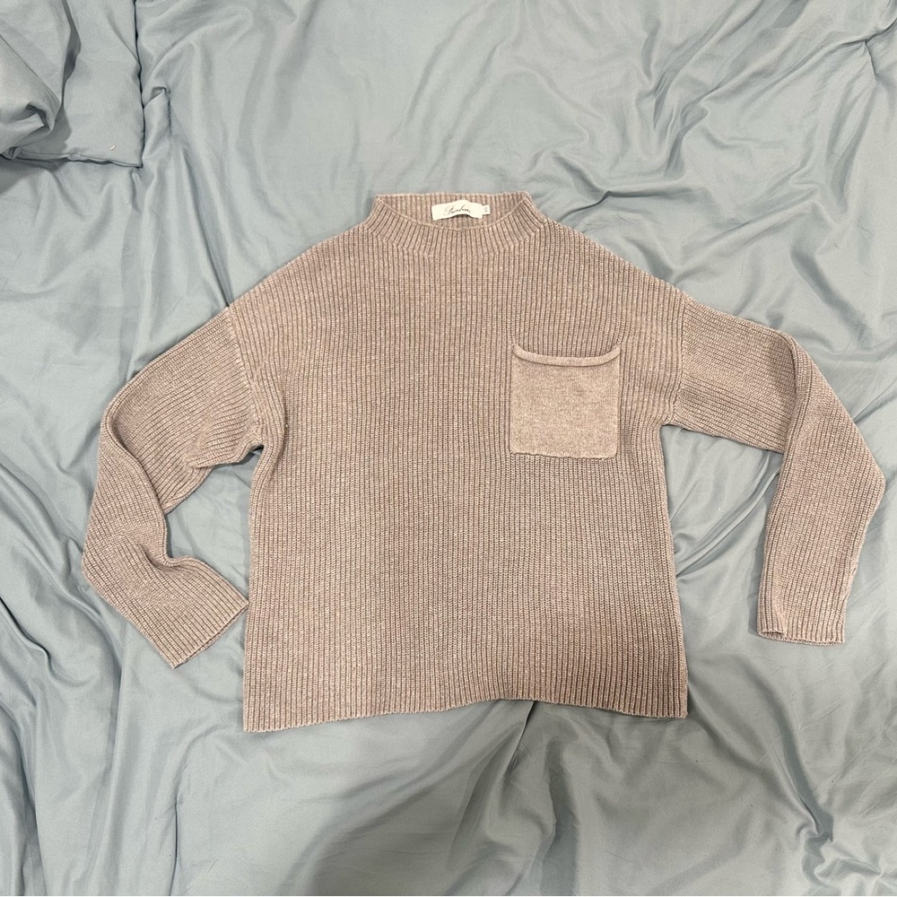 Elegant Ribbed Turtleneck Sweater - Soft Gray